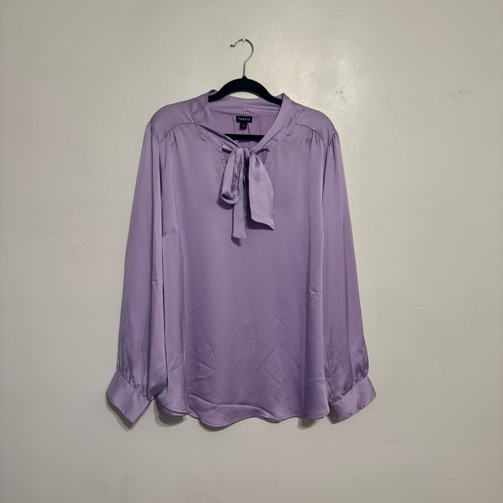 Torrid Studio Bubble Satin Bow Tie Blouse - Size 3X - Picture 4 of 7